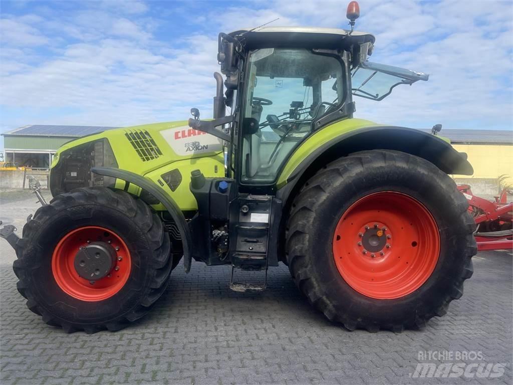 CLAAS AXION 830 Traktori