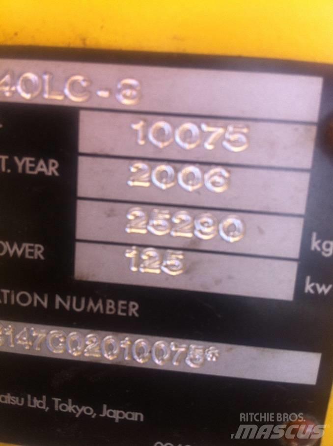 Komatsu PC240-8 Bageri guseničari