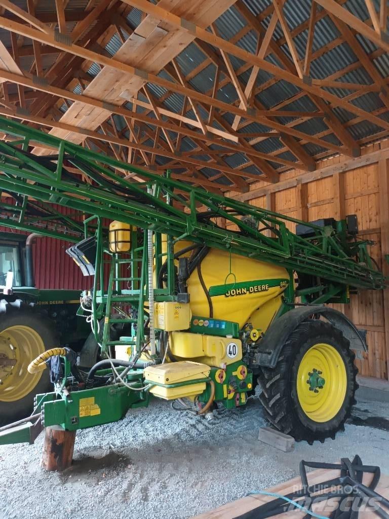 John Deere 840 Vučene prskalice