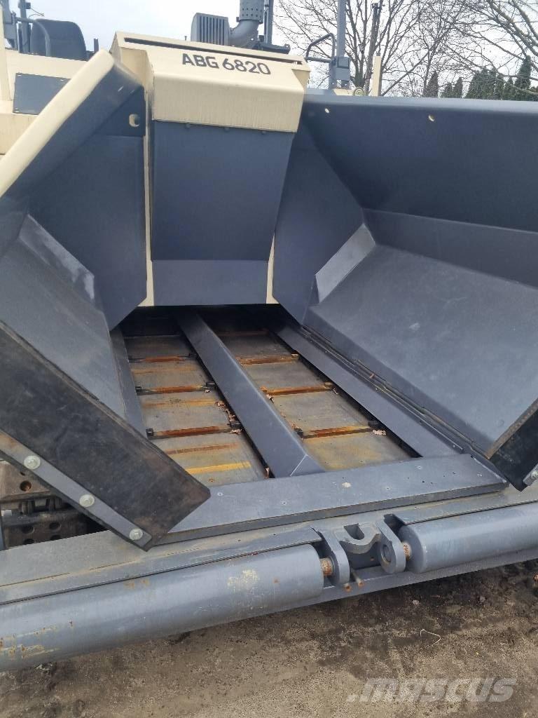 Volvo Titan 6820 Asfaltni finišeri