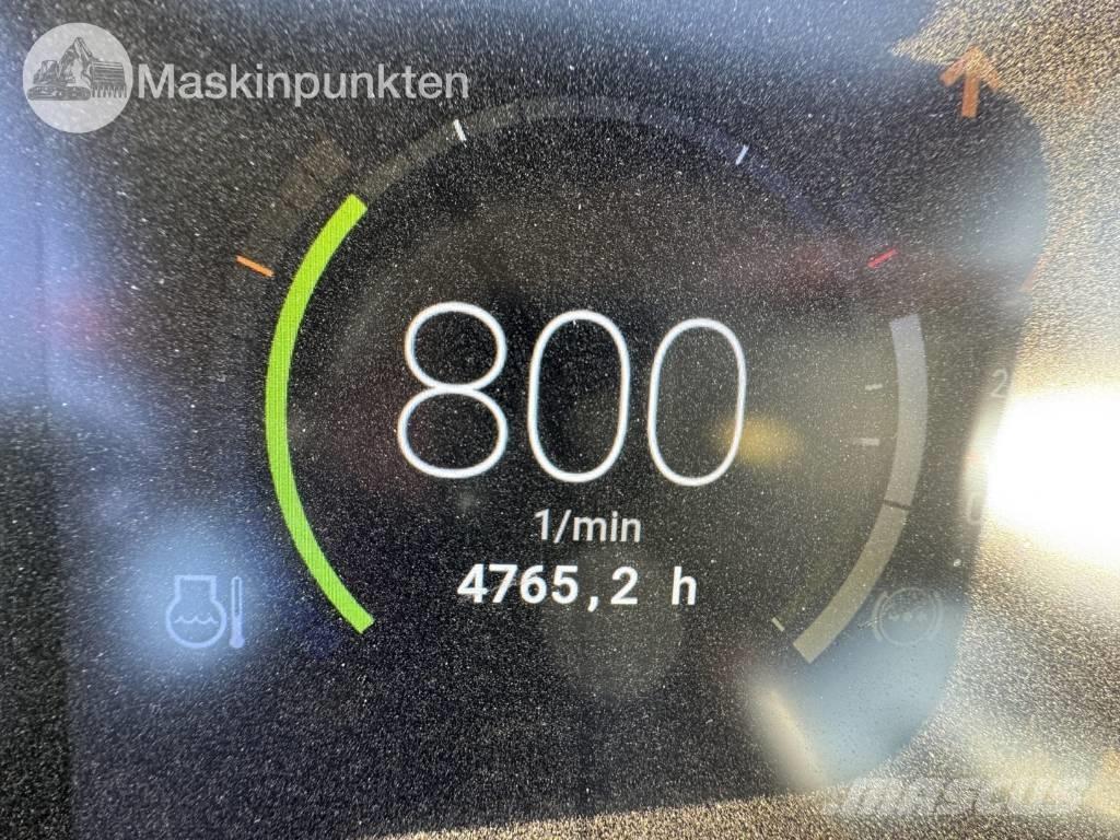 Fendt 724 Vario Traktori