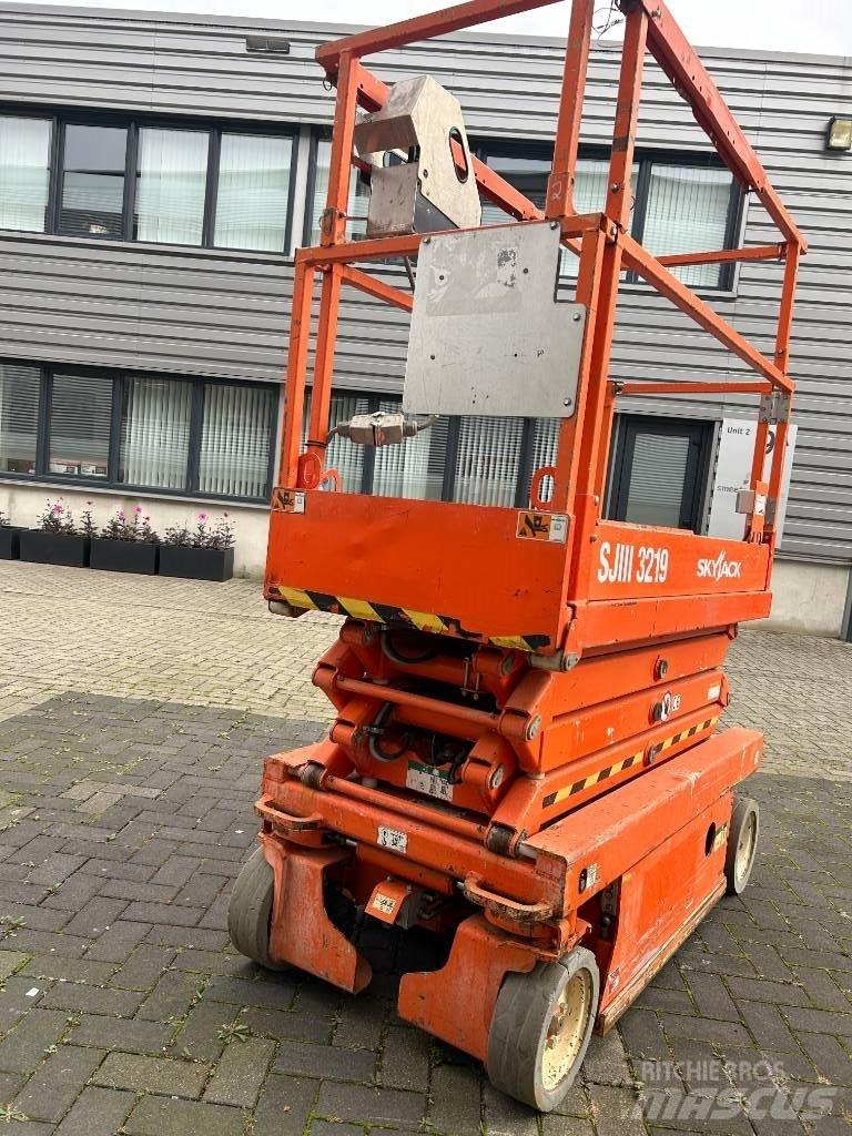 SkyJack SJ III 3219 Makazaste platforme