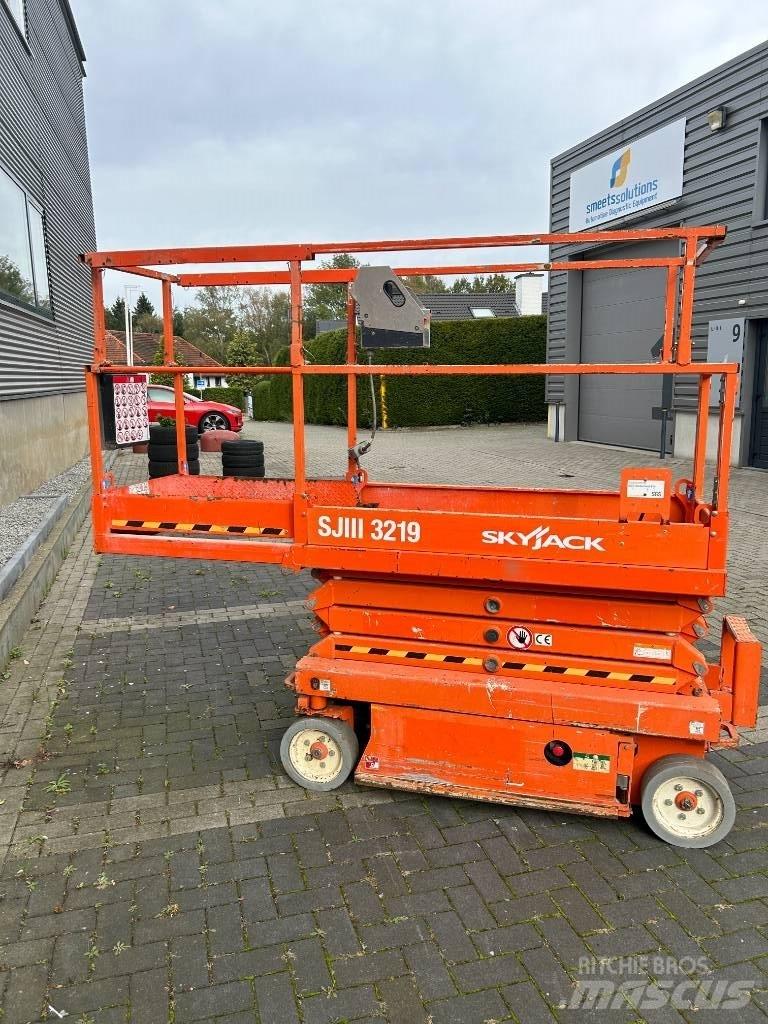 SkyJack SJ III 3219 Makazaste platforme
