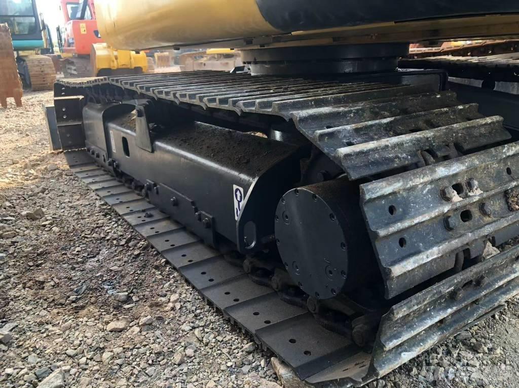 Komatsu 56-7 Bageri guseničari