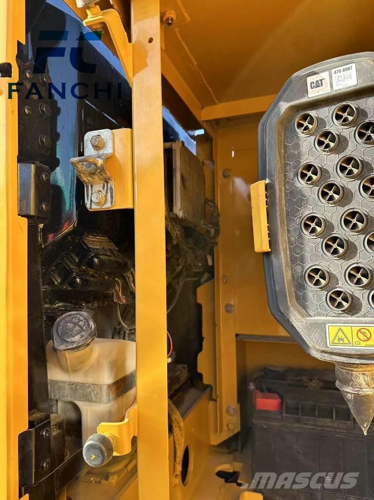 CAT 320 GC Bageri guseničari
