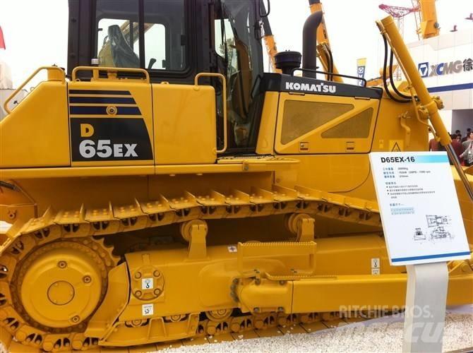 Komatsu d65ex-16 Buldožeri guseničari