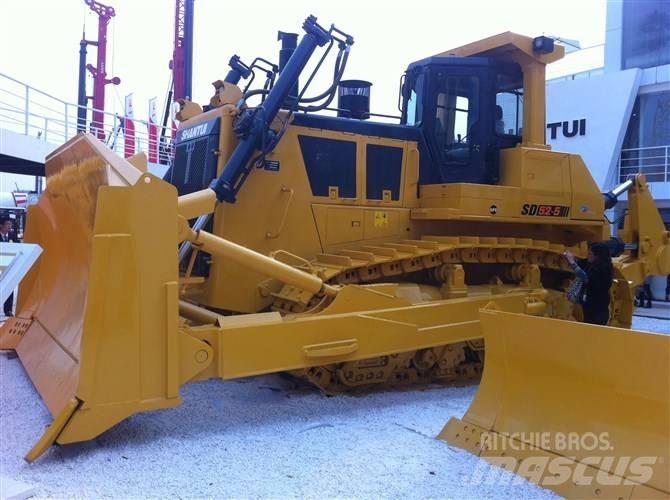 Komatsu d65ex-16 Buldožeri guseničari