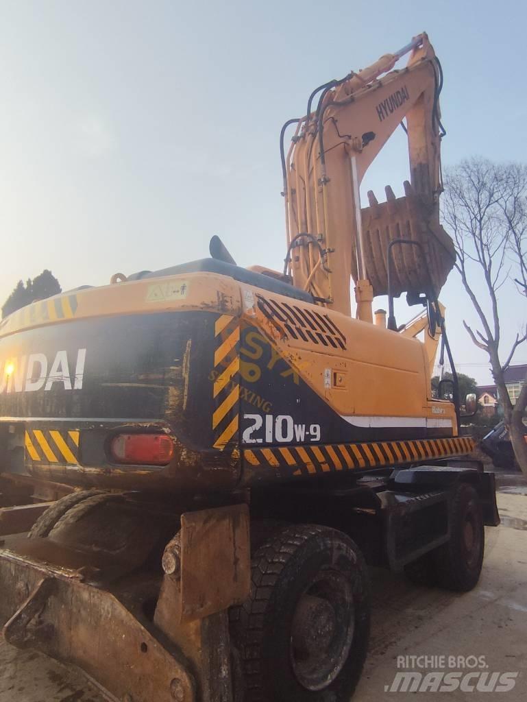 Hyundai 210W-9 Bageri točkaši