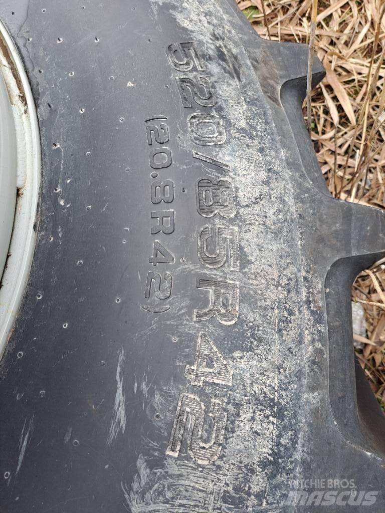  Paripyörät 520/85R42 Gume, točkovi i felne