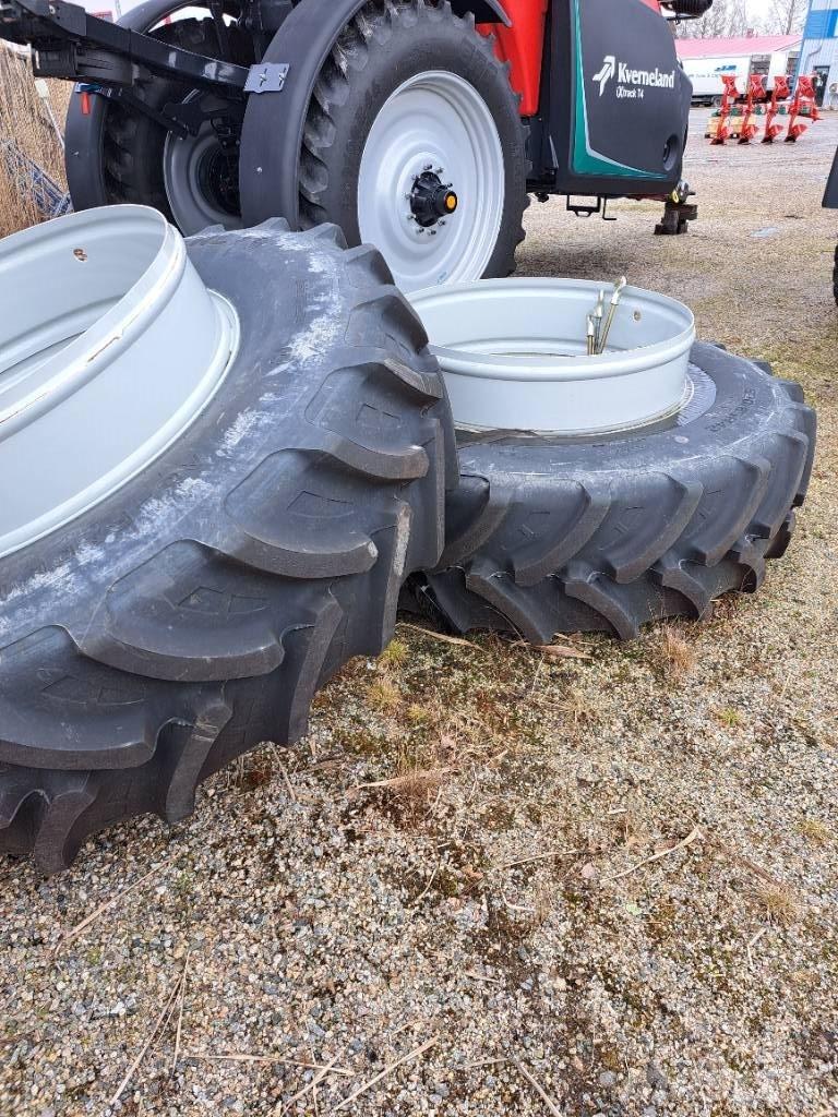  Paripyörät 520/85R42 Gume, točkovi i felne