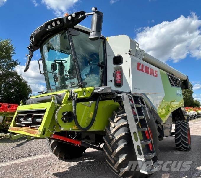 CLAAS TRION 640 Kombajni