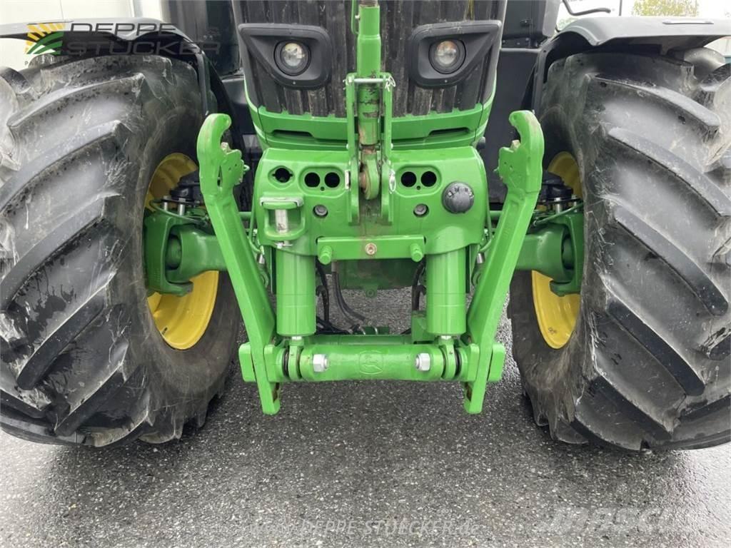 John Deere 6230R Traktori