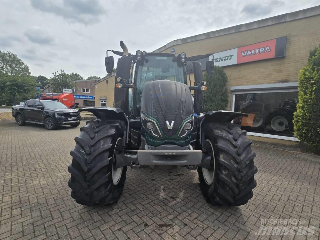 Valtra T 174 Traktori