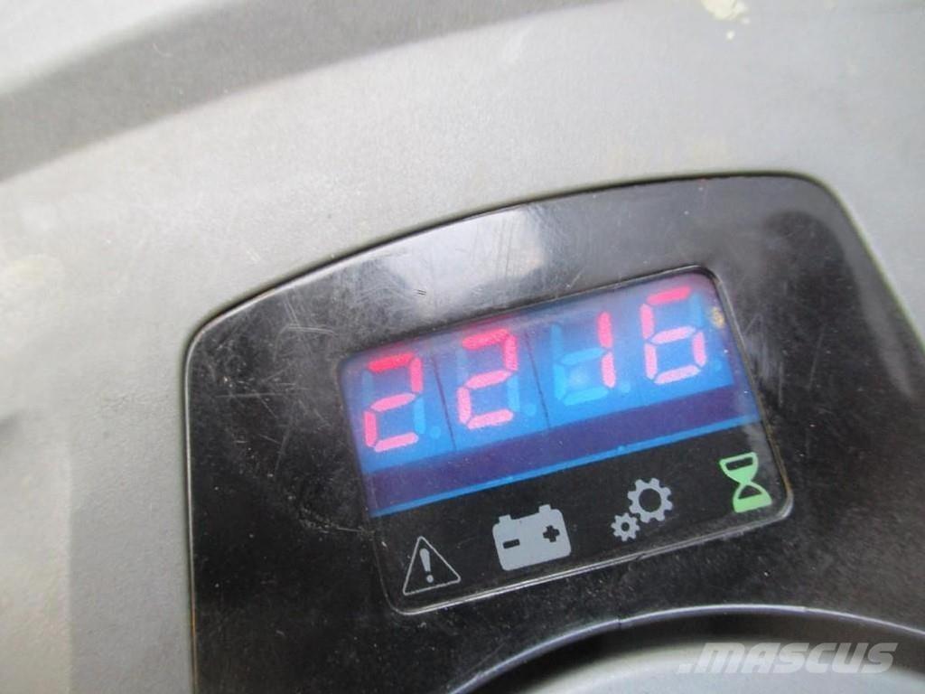 Toyota LPE200 Nisko podizni električni viljuškar sa stajalištom