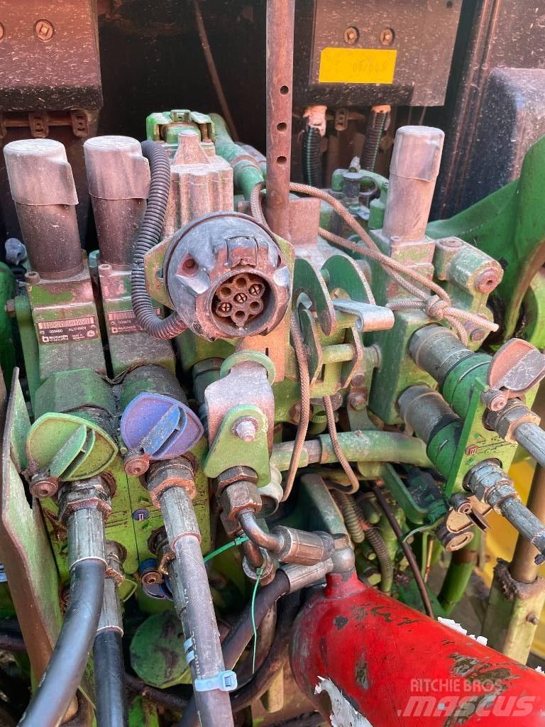 John Deere 6630STD Traktori
