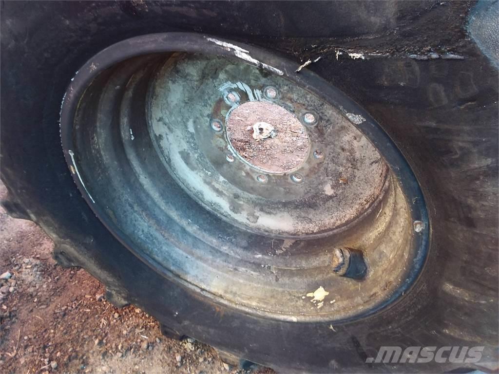  Okänt Sampo 20x28 Gume, točkovi i felne