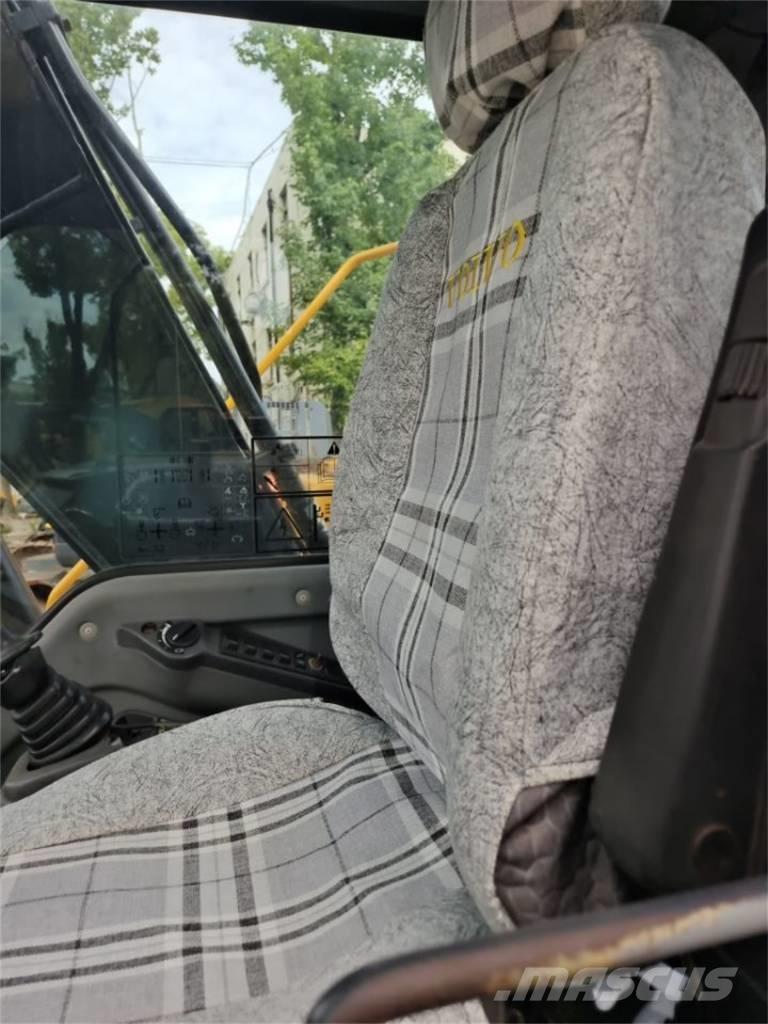 Volvo EC 140 B LC Bageri guseničari