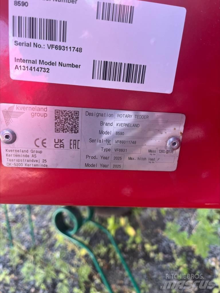 Kverneland 8590 Okretači i sakupljači sena