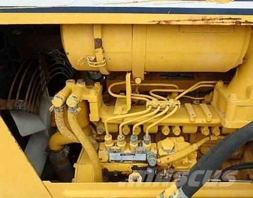 Komatsu D 20 A-6 Buldožeri guseničari