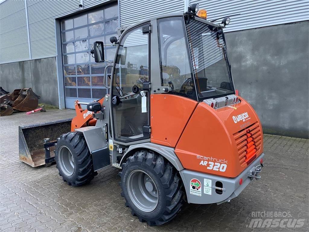 Weycor AR320 Cab Višenamenski utovarivači