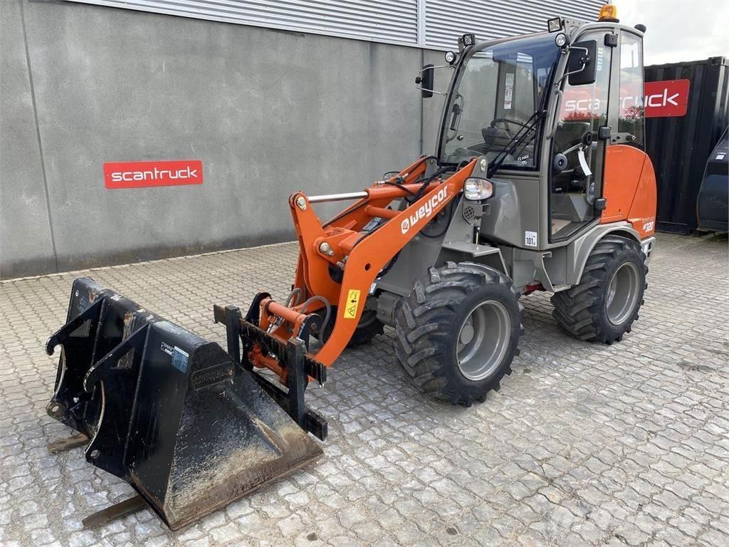 Weycor AR320 Cab Višenamenski utovarivači