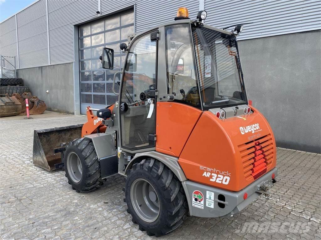 Weycor AR320 Cab Višenamenski utovarivači