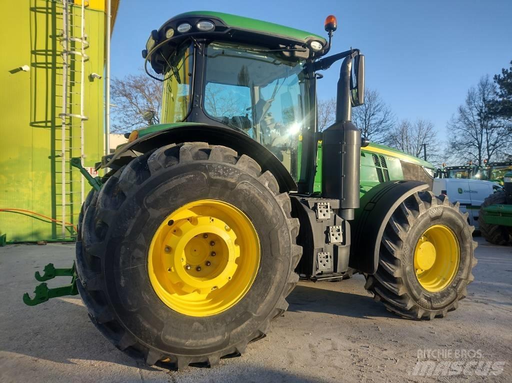 John Deere 7270 R Traktori