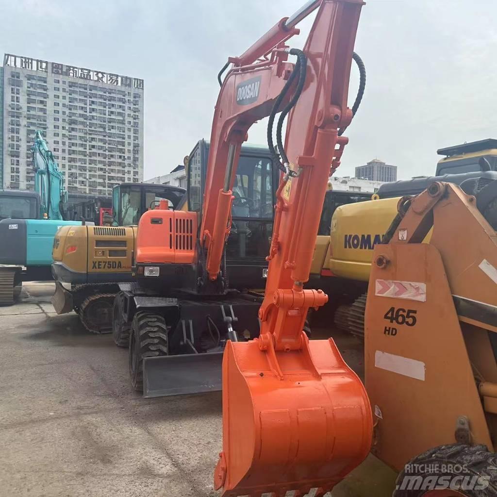 Doosan DX60W Bageri točkaši