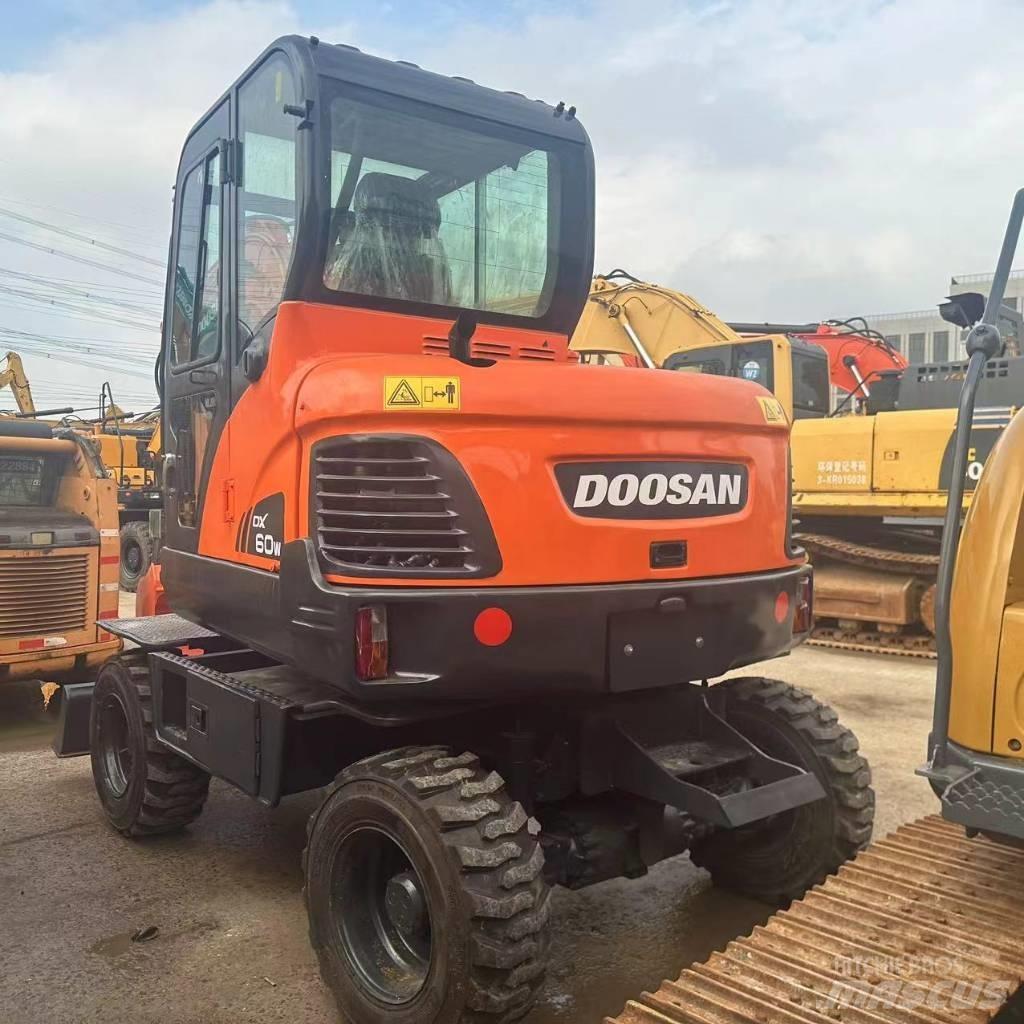Doosan DX60W Bageri točkaši