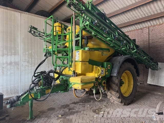John Deere 832 Samohodne prskalice