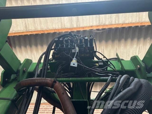 John Deere 832 Samohodne prskalice