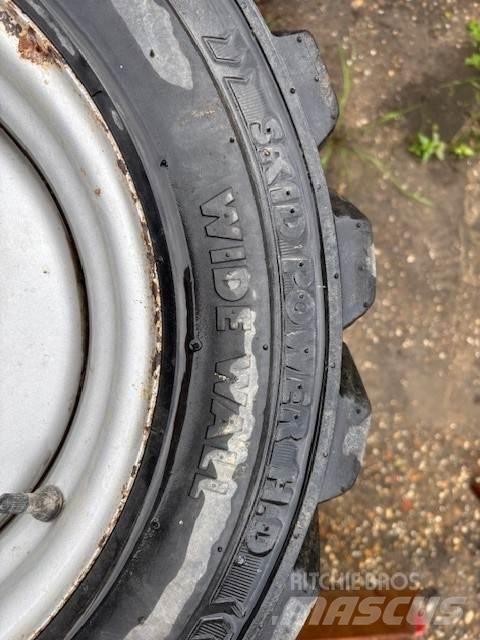  Set BKT 27x8.50-15 Gume, točkovi i felne