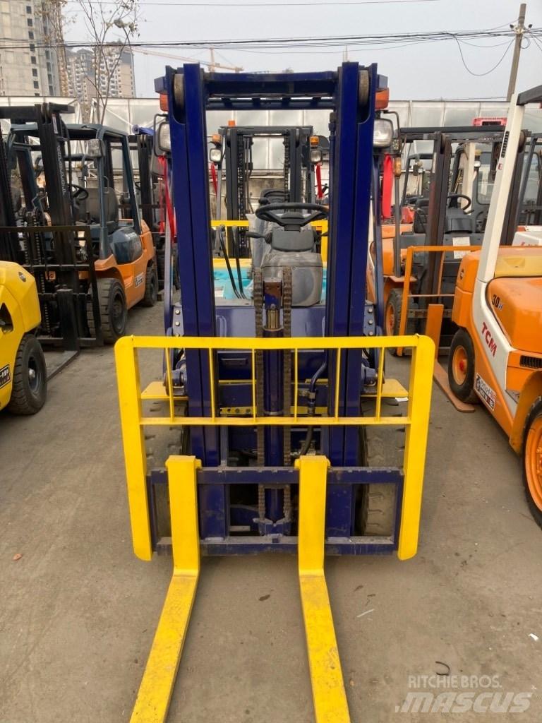 Komatsu FD25 Dizelski viljuškari