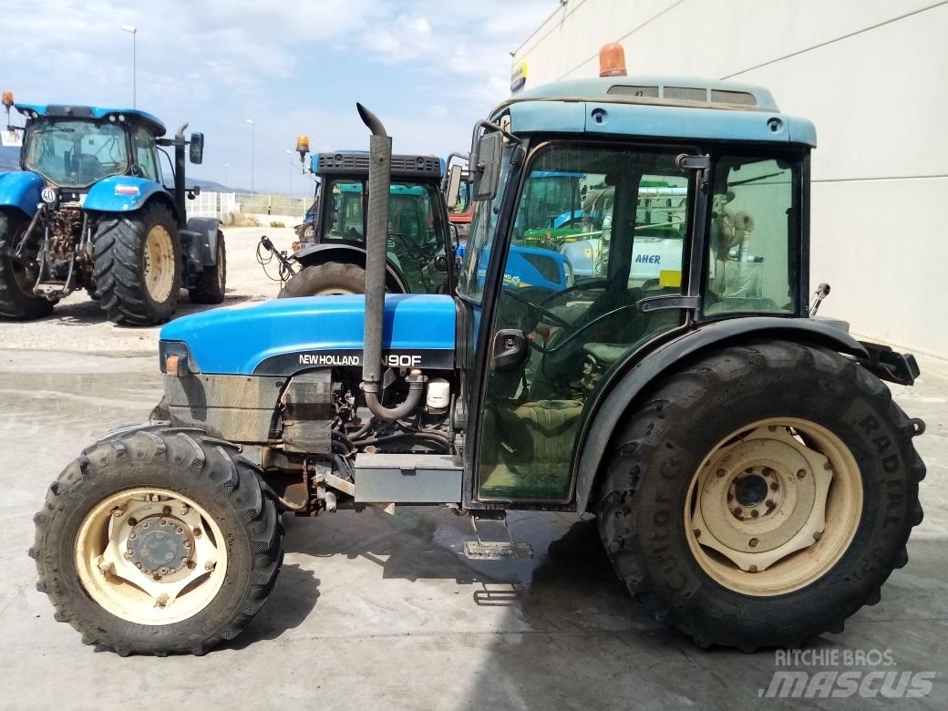 New Holland TN 90 F Traktori