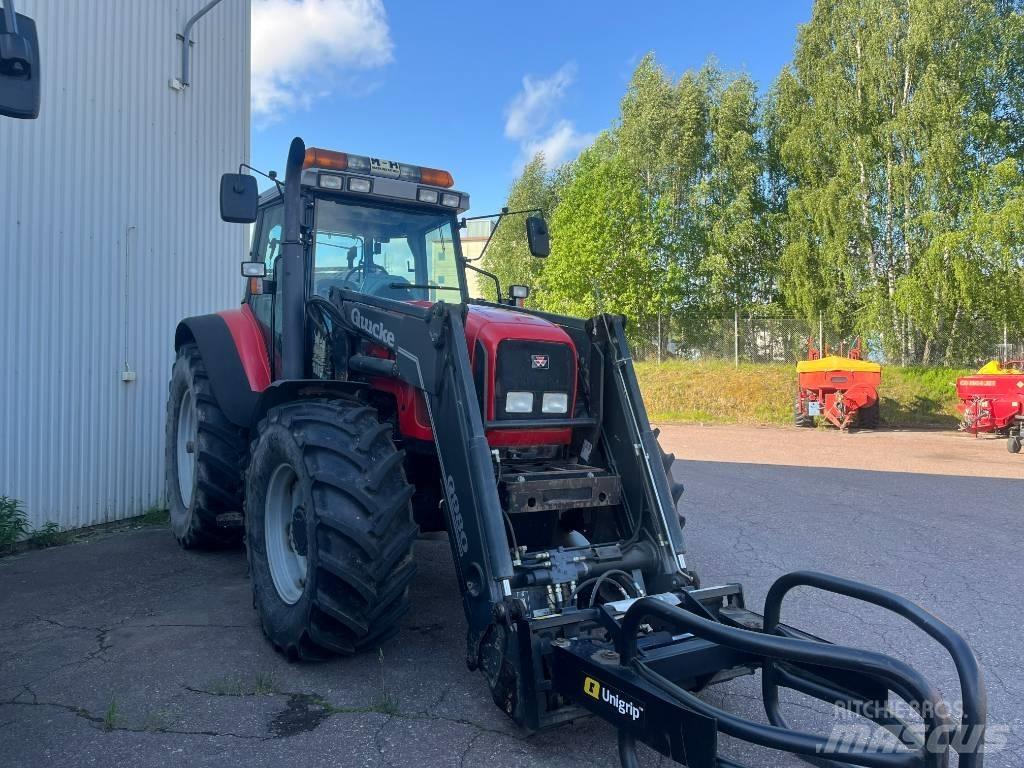 Massey Ferguson 8220 Traktori