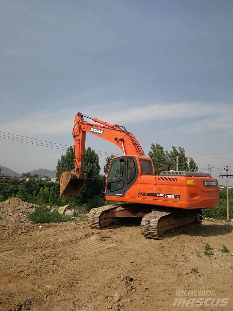Doosan dx225 Bageri guseničari