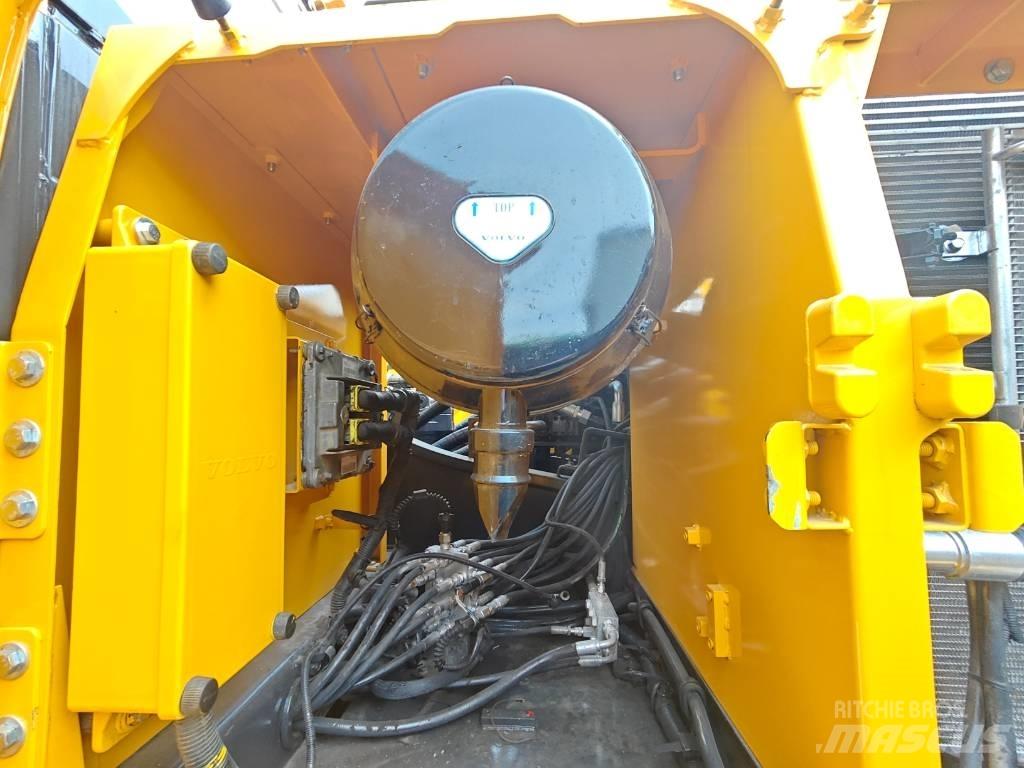 Volvo EC 250 D L Bageri guseničari