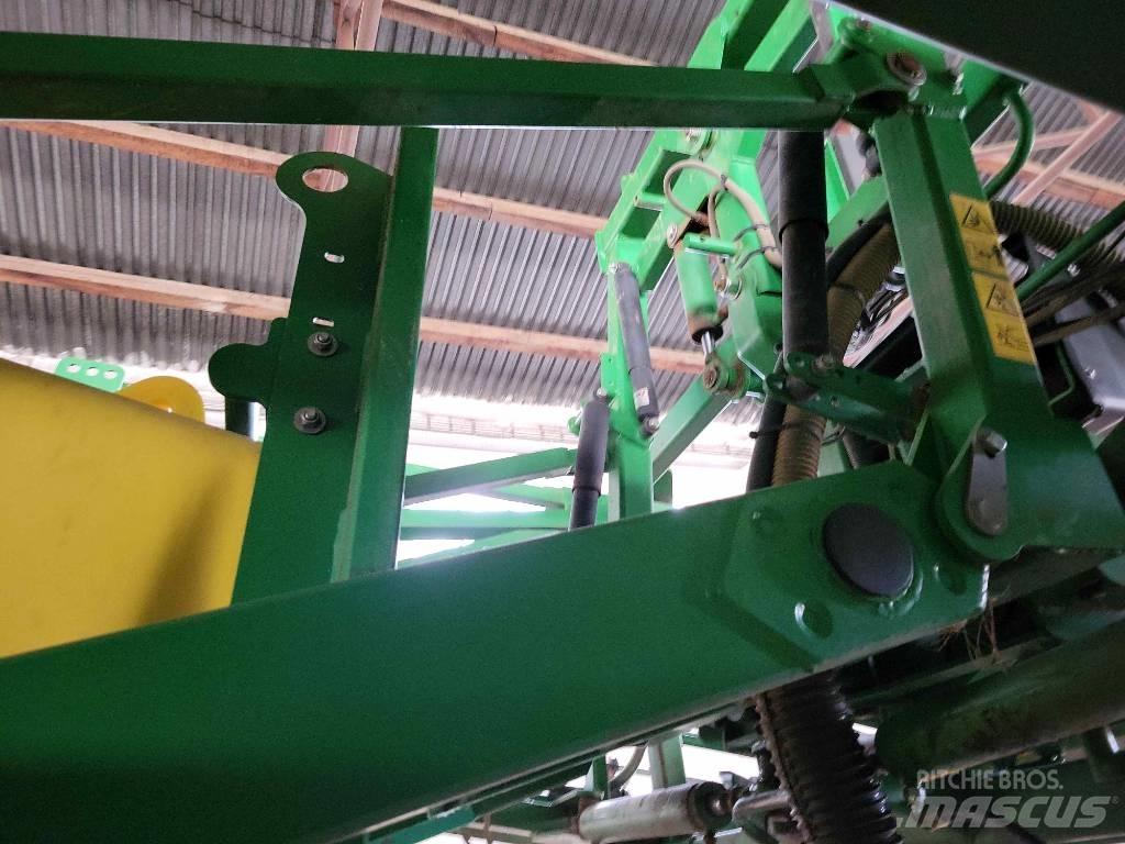 John Deere 732 Vučene prskalice