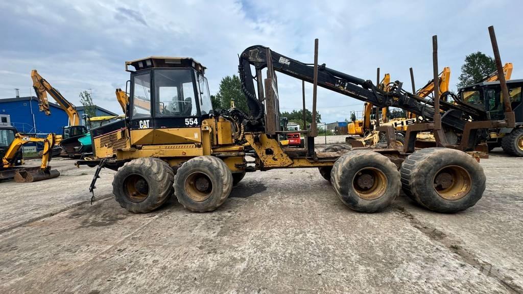 CAT 554 Forvarderi