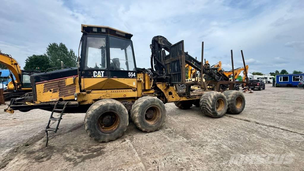 CAT 554 Forvarderi