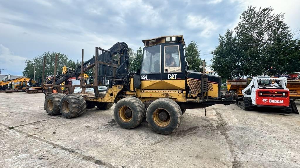 CAT 554 Forvarderi