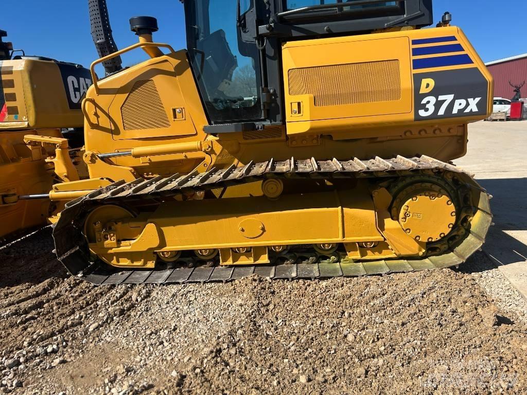 Komatsu D37PX-23 Buldožeri guseničari