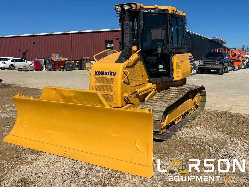 Komatsu D37PX-23 Buldožeri guseničari