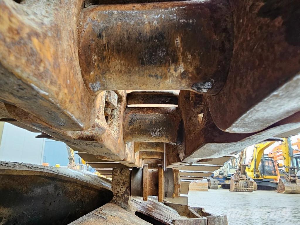 Komatsu HB215LC-2 Bageri guseničari