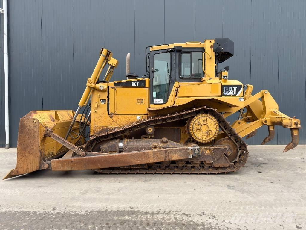 CAT D6T XL Buldožeri guseničari