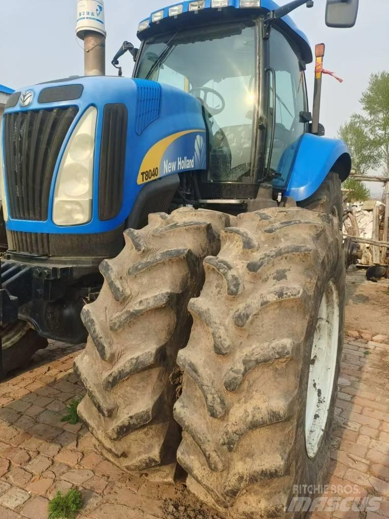New Holland T8040 Traktori