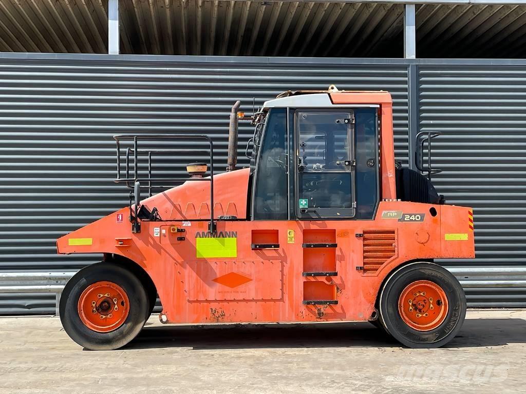Ammann AP 240 Gumeni valjci na točkovima
