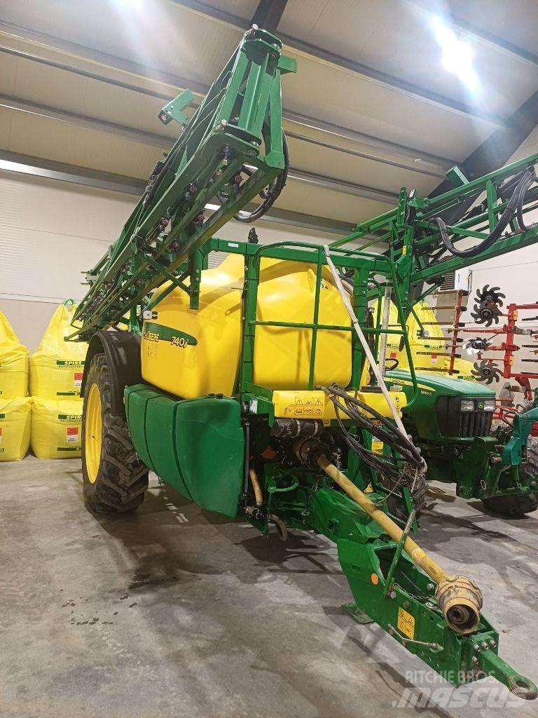 John Deere 740 i Vučene prskalice