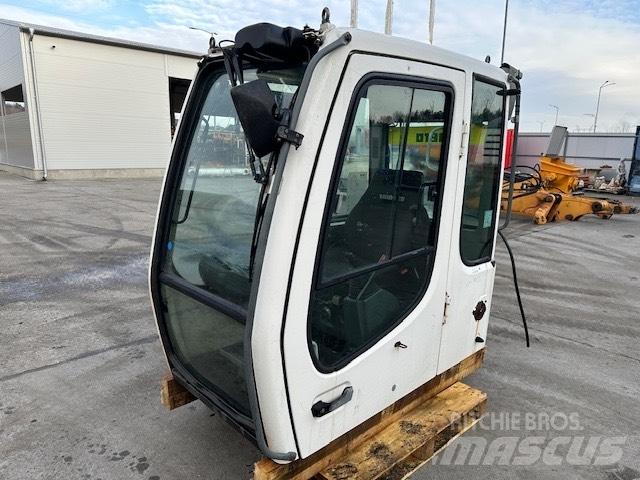 Liebherr R 317 CAB Kabine i unutrašnjost