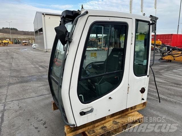 Liebherr R 317 CAB Kabine i unutrašnjost